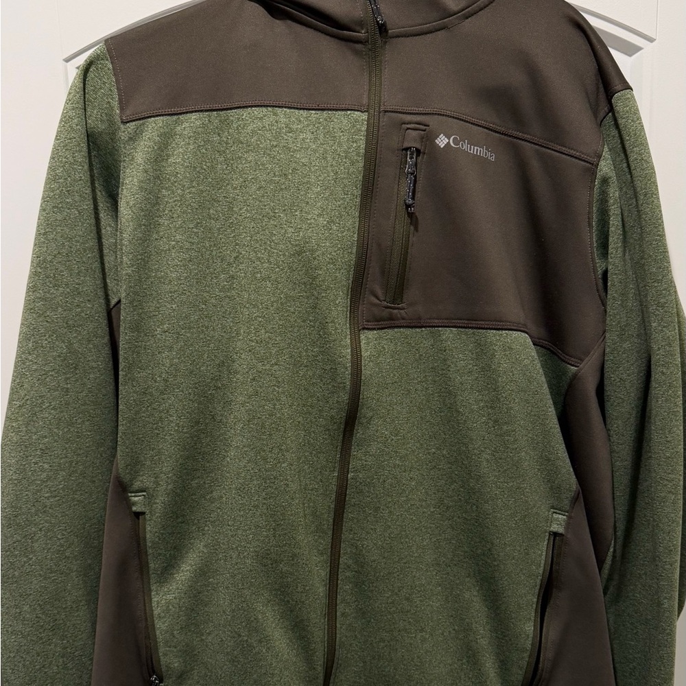 Columbia Men's Two-Tone Green Performance Jacket